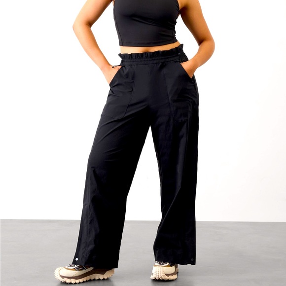Trekkie Parachute Pants: Black